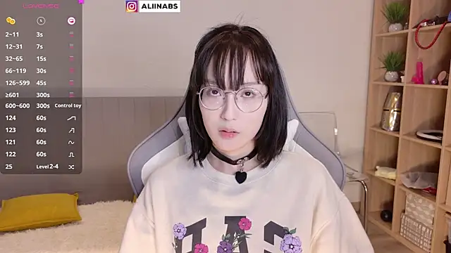 Snapshot of aliiiiiina chatting on February 2025 04:03:01 PM aliiiiiina online show from February 2025 04:03:01 PM