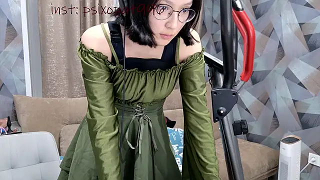 Snapshot of aliiiiiina chatting on October 2025 08:53:02 PM aliiiiiina online show from October 2025 08:53:02 PM