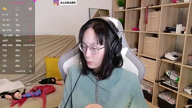 Snapshot of aliiiiiina chatting on March 2025 12:59:01 AM aliiiiiina online show from March 2025 12:59:01 AM