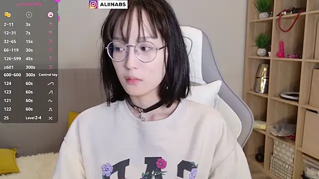 Snapshot of aliiiiiina chatting on February 2025 07:07:01 PM aliiiiiina online show from February 2025 07:07:01 PM