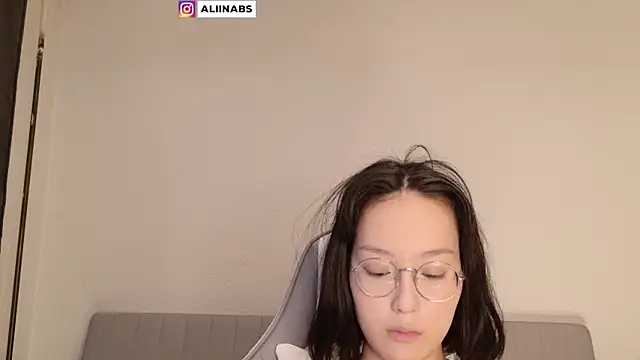 Snapshot of aliiiiiina chatting on February 2025 12:58:01 PM aliiiiiina online show from February 2025 12:58:01 PM