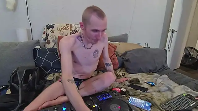 pyrowuff online show from November 2025 08:46:01 AM