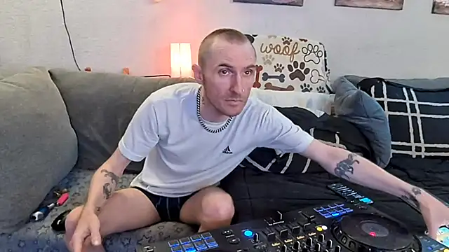 pyrowuff online show from February 2026 07:41:01 AM