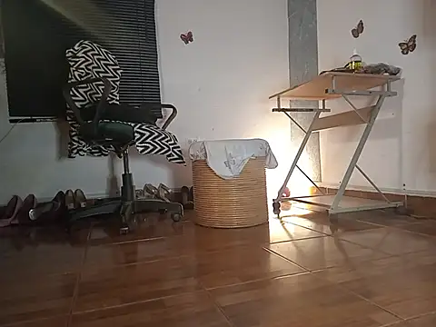 sharom smith1 online show from April 2026 06:20:01 AM