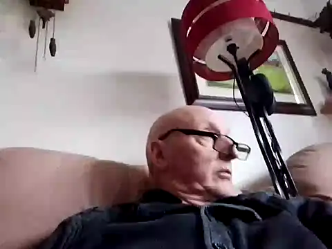 keeenn11 online show from February 2025 02:10:01 PM