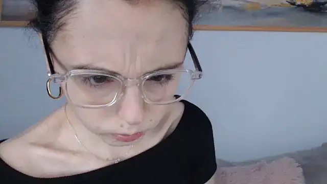 cleophee online show from April 2026 05:53:01 AM