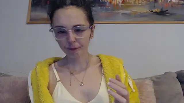 cleophee online show from April 2026 05:47:01 AM