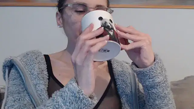 cleophee online show from April 2026 05:47:01 AM