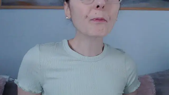 cleophee online show from April 2026 05:42:01 AM