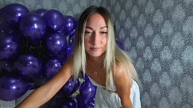 StarryHanna online show from October 2025 06:33:01 PM