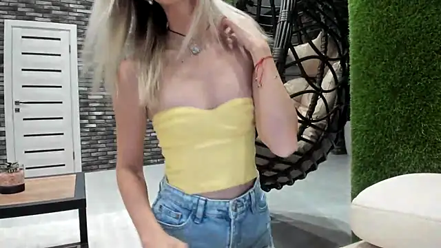 StarryHanna online show from April 2026 06:58:01 PM