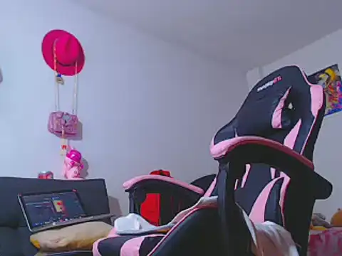 MARIANAWEED online show from January 2026 07:12:01 PM