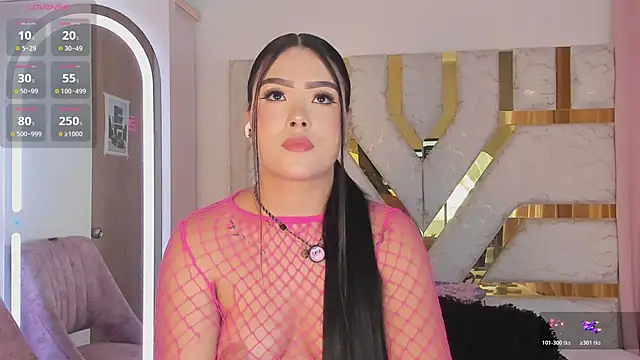 Snapshot of sophy_champagne chatting on May 2026 01:04:01 AM sophy champagne online show from May 2026 01:04:01 AM
