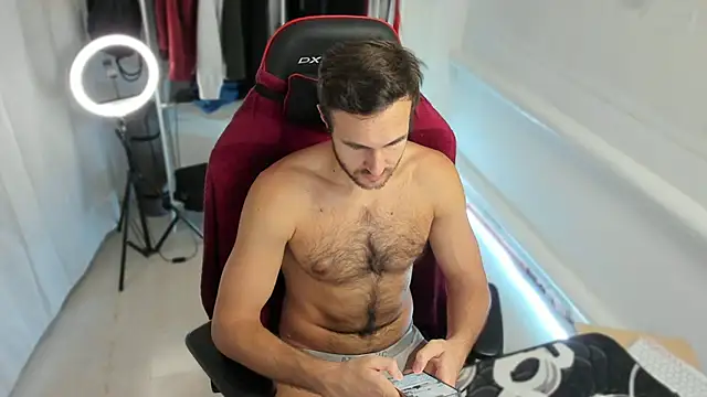 Raamoss online show from October 2025 12:39:01 PM