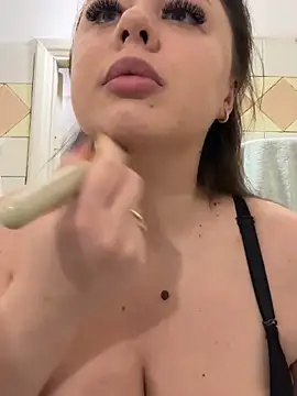 Sara Slow online show from December 2025 12:18:01 PM