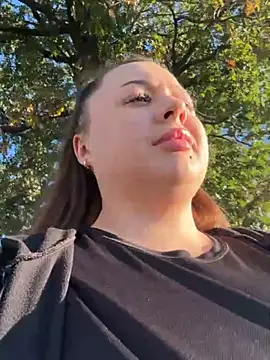 Sara Slow online show from September 2025 02:23:02 PM