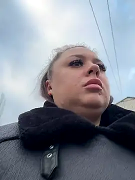 Sara Slow online show from December 2025 01:33:02 PM