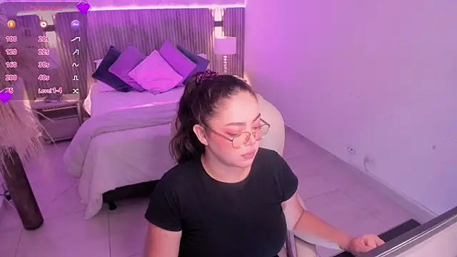 Snapshot of emmy_walker chatting on November 2025 11:03:02 AM emmy walker online show from November 2025 11:03:02 AM