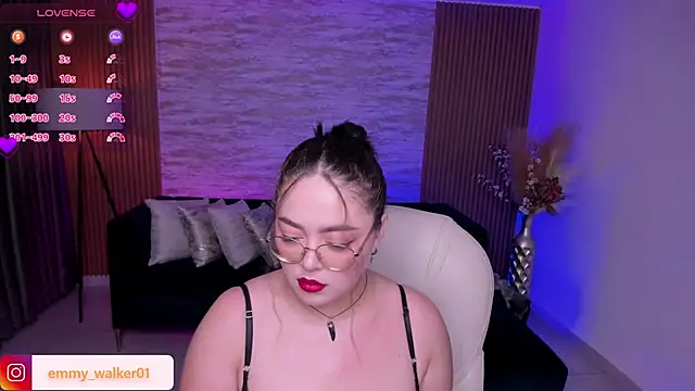 Snapshot of emmy_walker chatting on December 2025 11:05:02 AM emmy walker online show from December 2025 11:05:02 AM