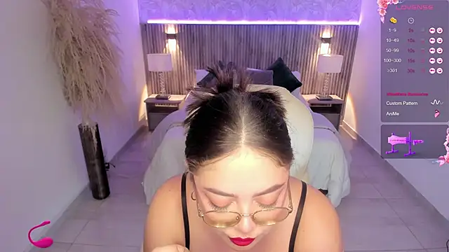 emmy walker online show from September 2025 11:04:01 AM