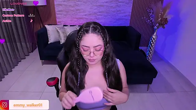 Snapshot of emmy_walker chatting on December 2025 11:11:01 AM emmy walker online show from December 2025 11:11:01 AM