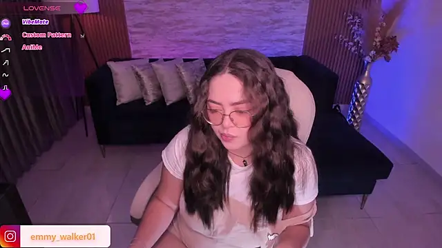 Snapshot of emmy_walker chatting on December 2025 11:09:01 AM emmy walker online show from December 2025 11:09:01 AM