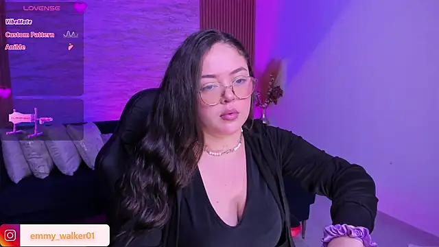 Snapshot of emmy_walker chatting on November 2025 11:10:02 AM emmy walker online show from November 2025 11:10:02 AM