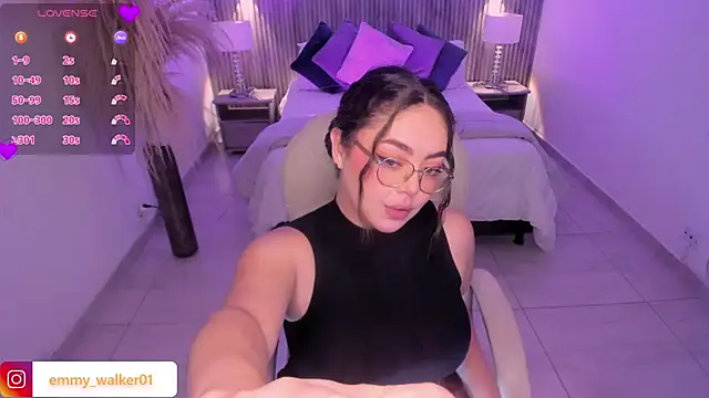 Snapshot of emmy_walker chatting on November 2025 11:02:01 AM emmy walker online show from November 2025 11:02:01 AM