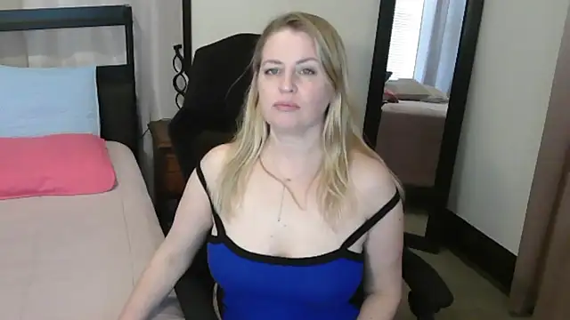 HollieBim online show from March 2026 02:40:01 PM