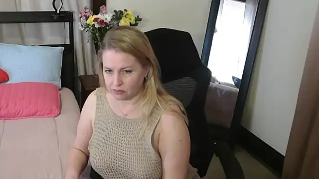 HollieBim online show from February 2026 04:29:02 PM