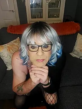 juniperberi29 online show from October 2025 11:57:02 PM