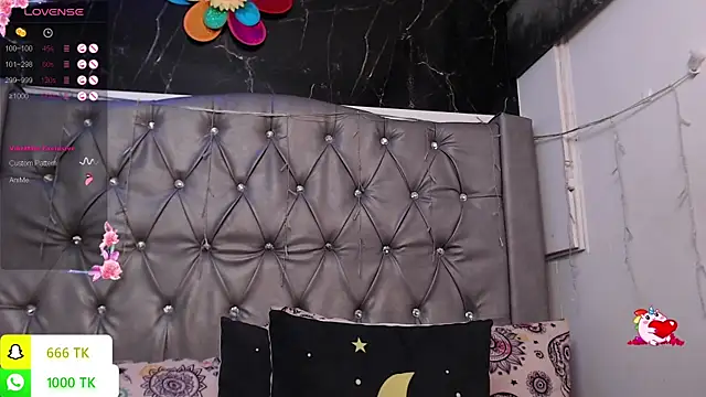 LAILAGUMMY online show from April 2026 12:11:02 PM