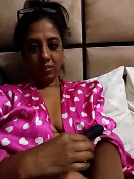 Mahi4luv online show from February 2026 10:16:02 PM