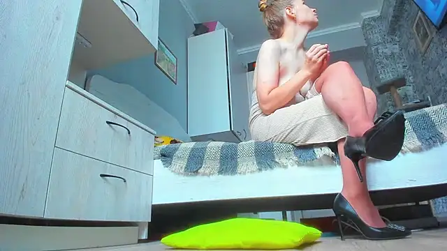 Snapshot of DUSSY_PUSSY chatting on September 2025 03:17:02 AM DUSSY PUSSY online show from September 2025 03:17:02 AM