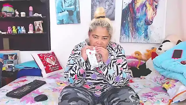 Snapshot of estrellita_fugaz16x chatting on February 2025 10:00:02 PM estrellita fugaz16x online show from February 2025 10:00:02 PM