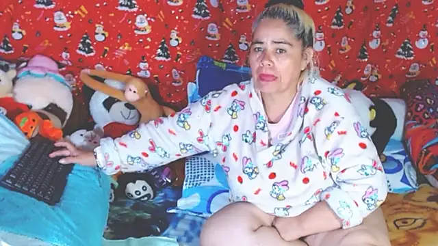 Snapshot of estrellita_fugaz16x chatting on January 2026 03:54:02 AM estrellita fugaz16x online show from January 2026 03:54:02 AM