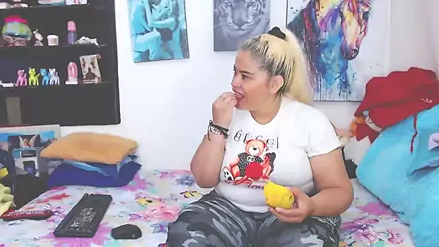 Snapshot of estrellita_fugaz16x chatting on February 2025 10:15:01 PM estrellita fugaz16x online show from February 2025 10:15:01 PM