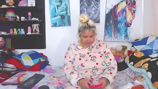 Snapshot of estrellita_fugaz16x chatting on March 2025 03:24:01 PM estrellita fugaz16x online show from March 2025 03:24:01 PM