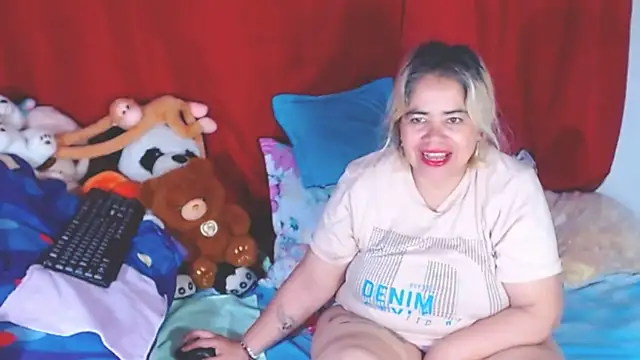 Snapshot of estrellita_fugaz16x chatting on October 2025 10:54:01 PM estrellita fugaz16x online show from October 2025 10:54:01 PM