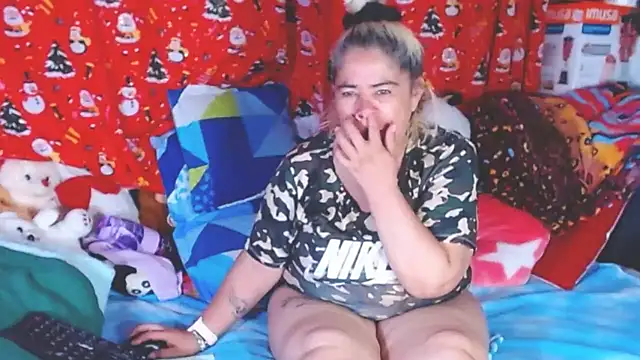 Snapshot of estrellita_fugaz16x chatting on February 2026 10:52:02 PM estrellita fugaz16x online show from February 2026 10:52:02 PM