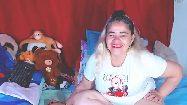 Snapshot of estrellita_fugaz16x chatting on November 2025 03:33:02 AM estrellita fugaz16x online show from November 2025 03:33:02 AM