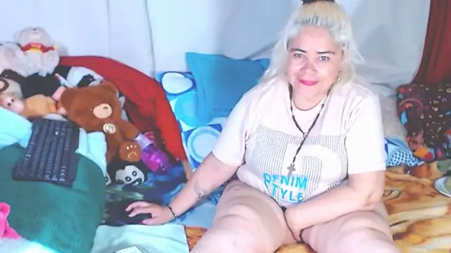 Snapshot of estrellita_fugaz16x chatting on November 2025 03:40:02 AM estrellita fugaz16x online show from November 2025 03:40:02 AM