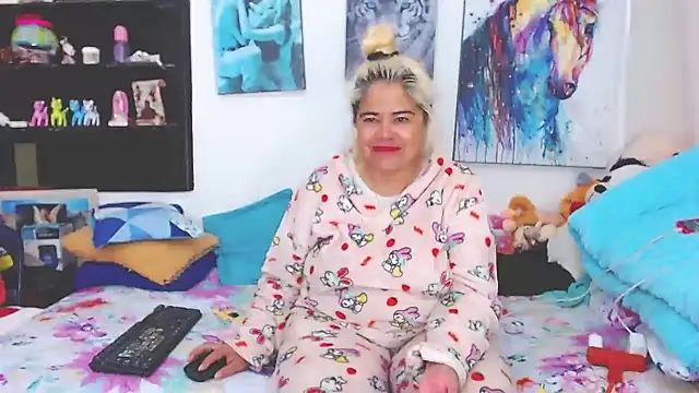 Snapshot of estrellita_fugaz16x chatting on February 2025 01:37:02 PM estrellita fugaz16x online show from February 2025 01:37:02 PM