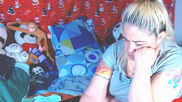 Snapshot of estrellita_fugaz16x chatting on January 2026 12:06:02 AM estrellita fugaz16x online show from January 2026 12:06:02 AM