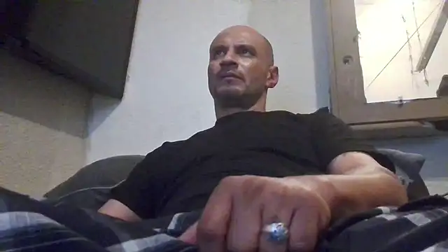 leonar0101 online show from November 2025 05:57:01 PM