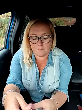 Snapshot of winniess40 chatting on October 2025 12:04:01 PM winniess40 online show from October 2025 12:04:01 PM