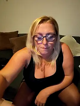 Snapshot of winniess40 chatting on November 2025 09:08:01 PM winniess40 online show from November 2025 09:08:01 PM