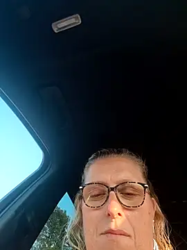 winniess40 online show from July 2026 06:30:02 PM