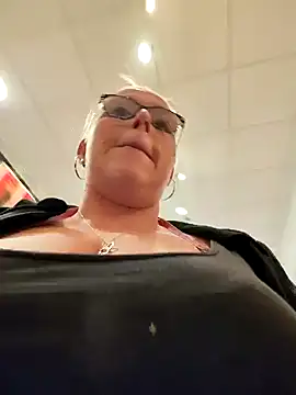 winniess40 online show from February 2025 11:42:01 AM