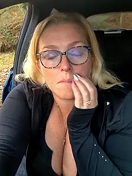 Snapshot of winniess40 chatting on October 2025 03:00:02 PM winniess40 online show from October 2025 03:00:02 PM